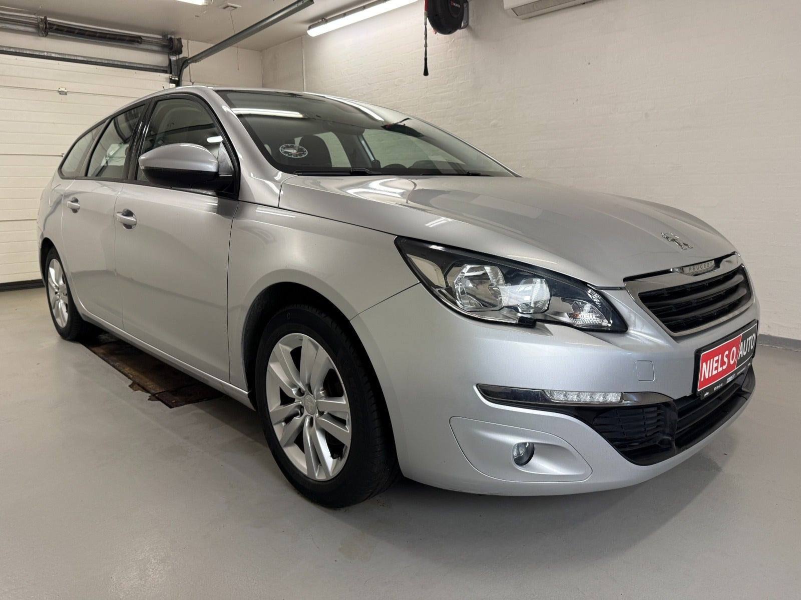 Sølv Peugeot 308 fra 2014