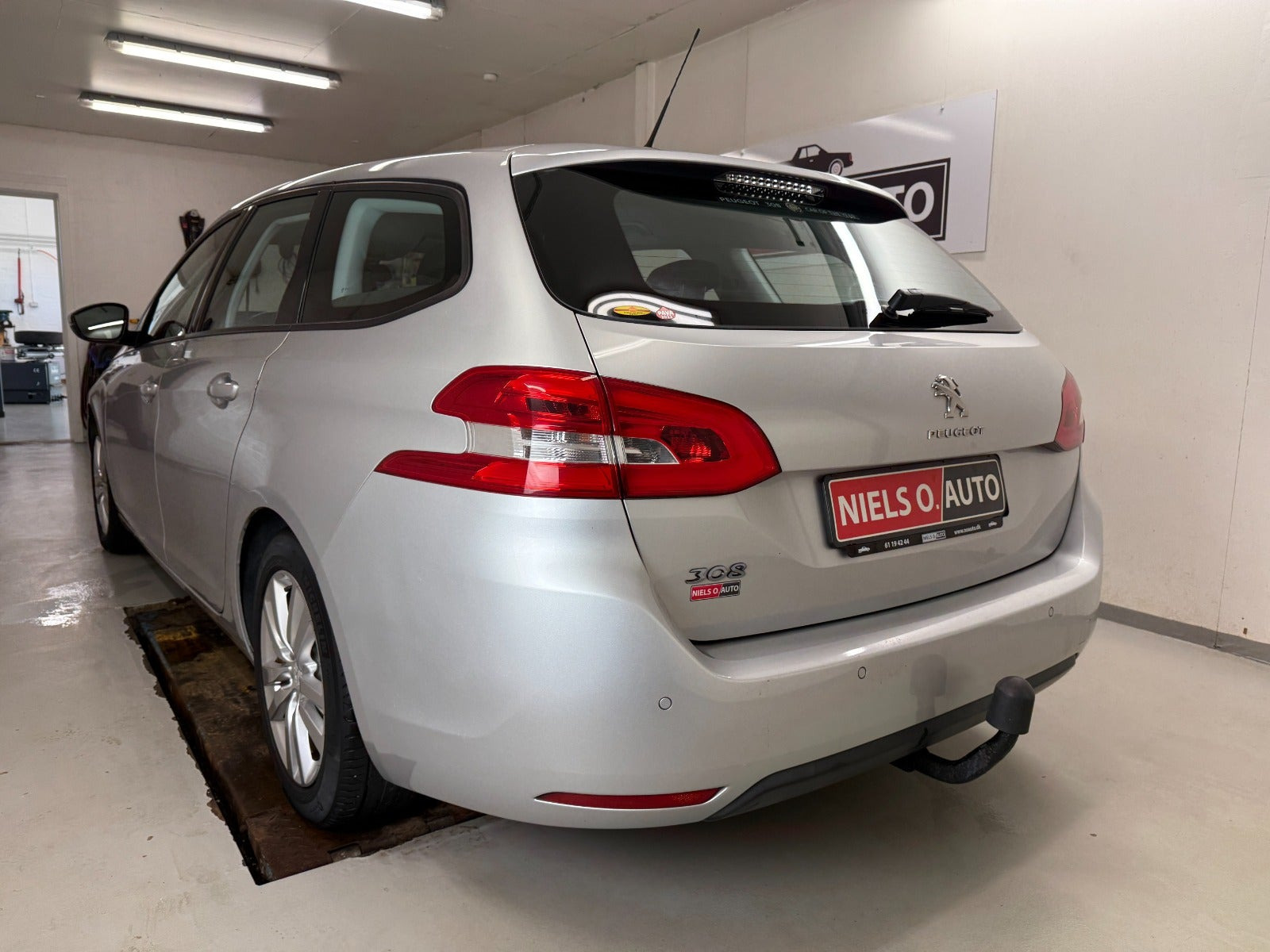 Sølv Peugeot 308 fra 2014