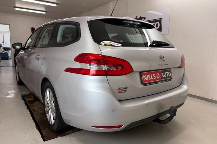 Sølv Peugeot 308 fra 2014