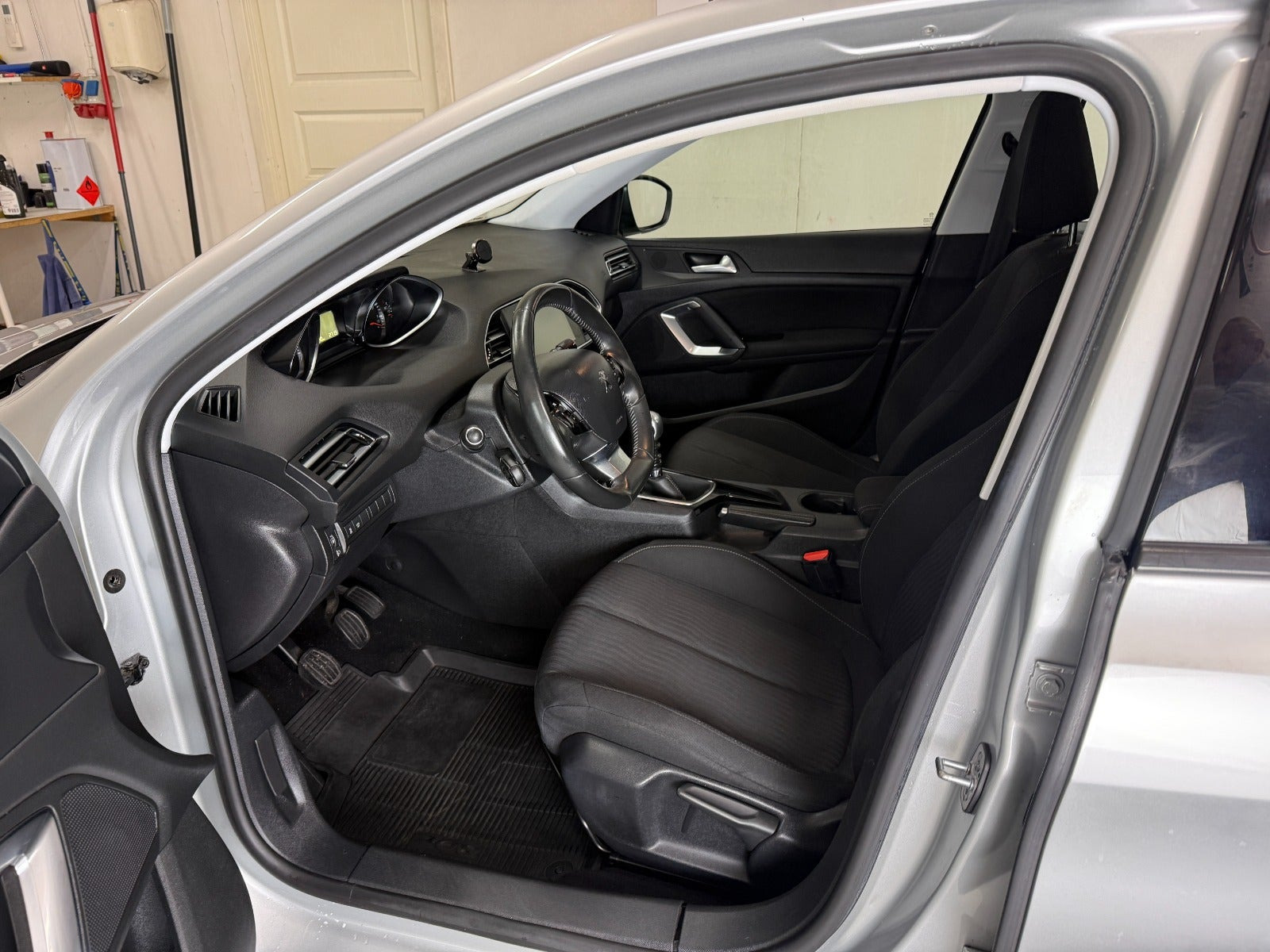 Sølv Peugeot 308 fra 2014
