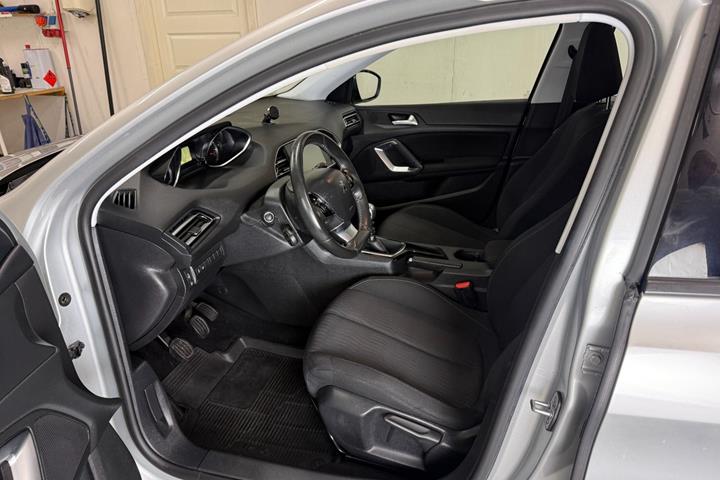 Sølv Peugeot 308 fra 2014