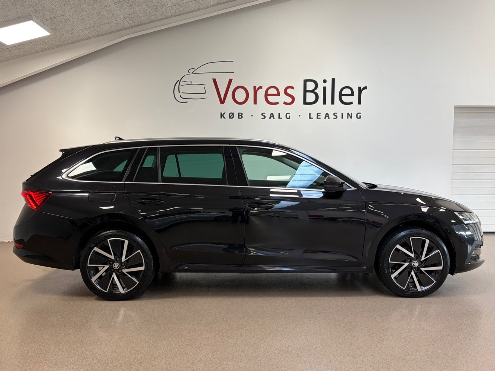 Sort Skoda Octavia fra 2021