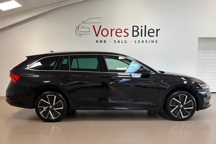 Sort Skoda Octavia fra 2021