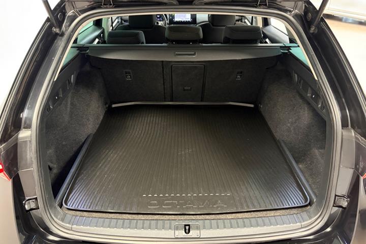 Sort Skoda Octavia fra 2021