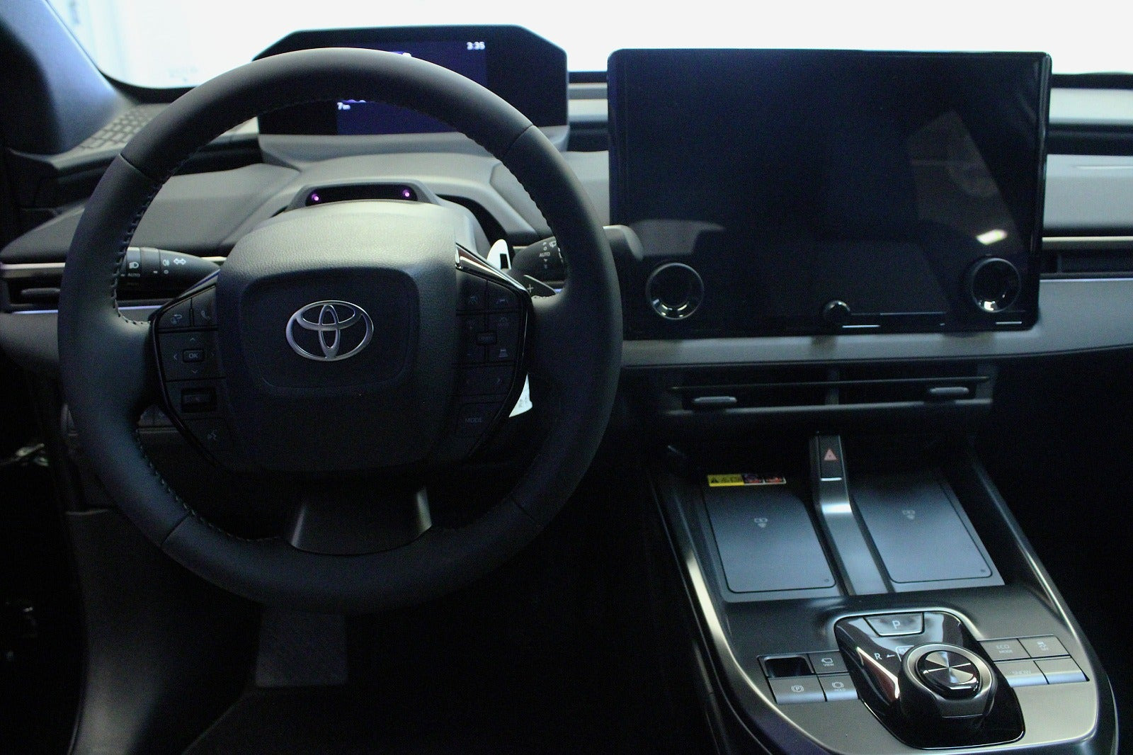 Sort Toyota BZ4X fra 2026