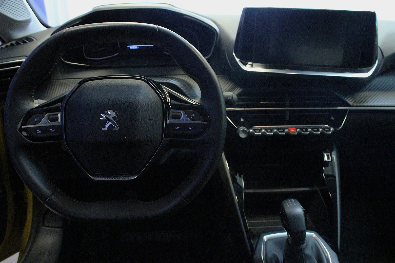 Gul Peugeot 208 fra 2023