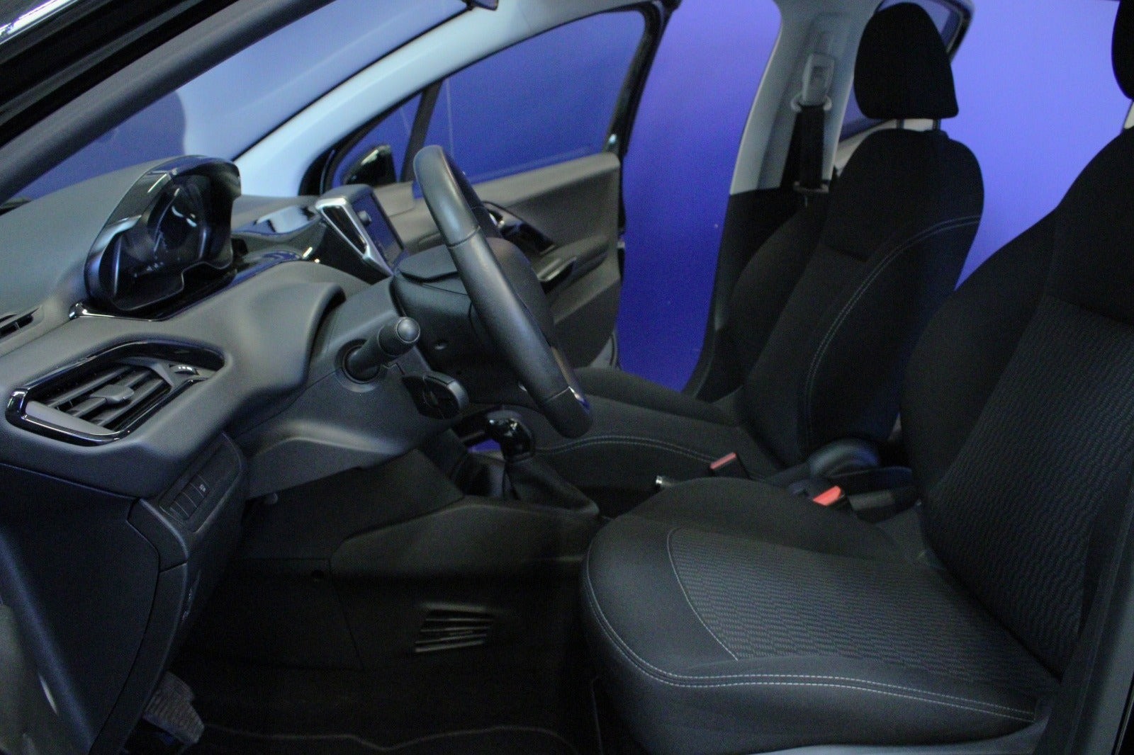 Sort Peugeot 208 fra 2018