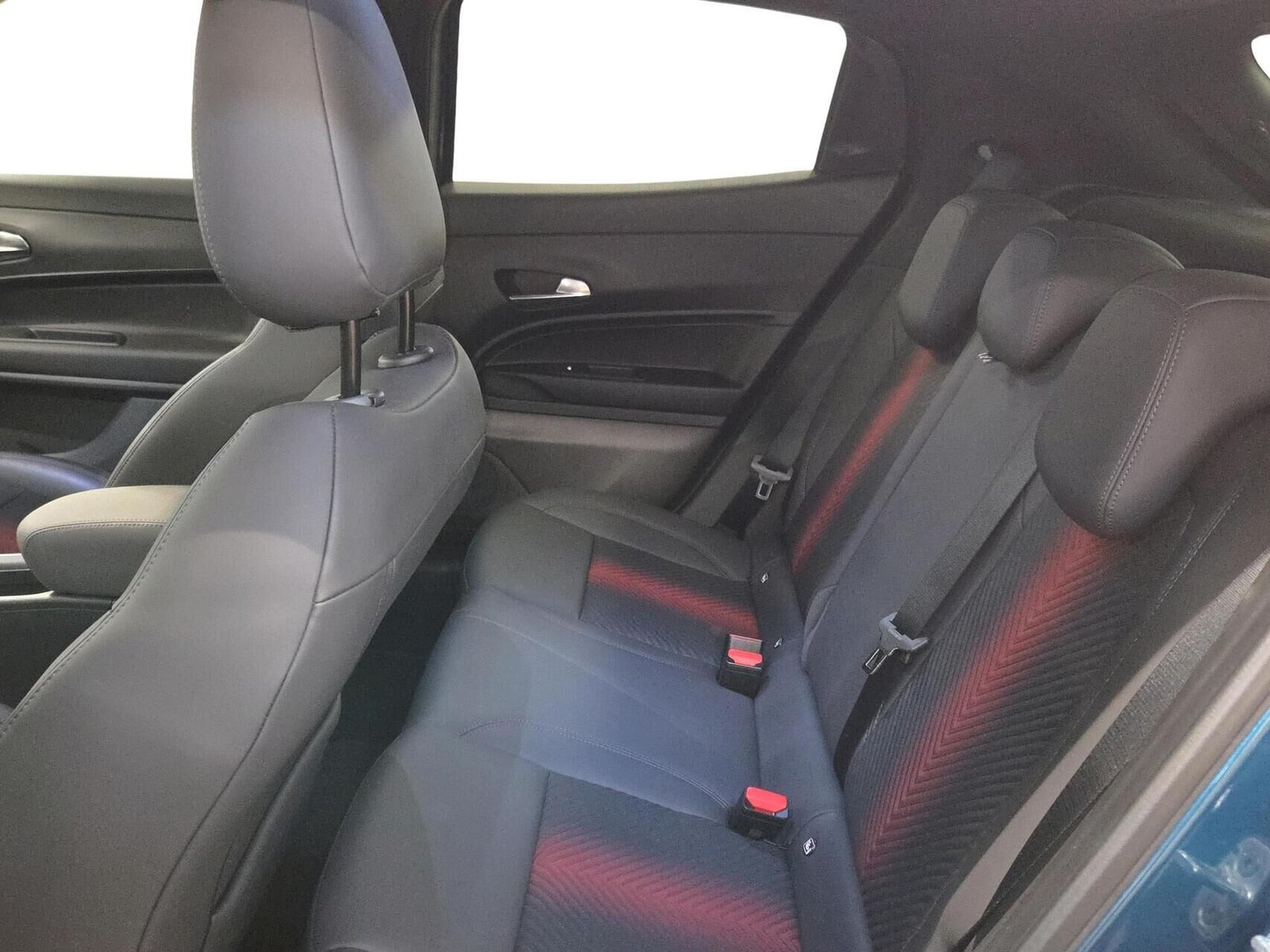 Blå Alfa Romeo Junior fra 2025