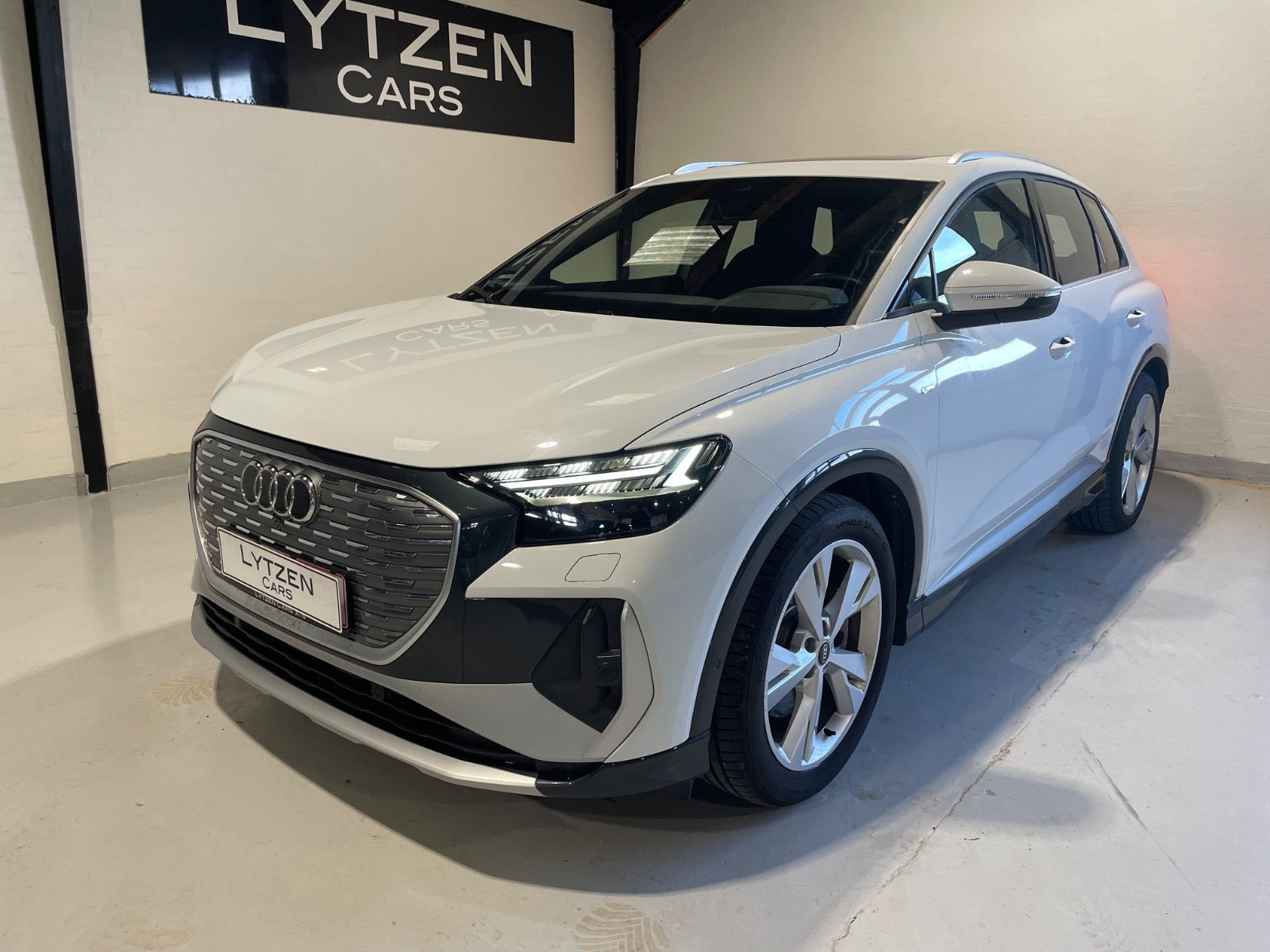 Hvid Audi Q4 e-tron fra 2026
