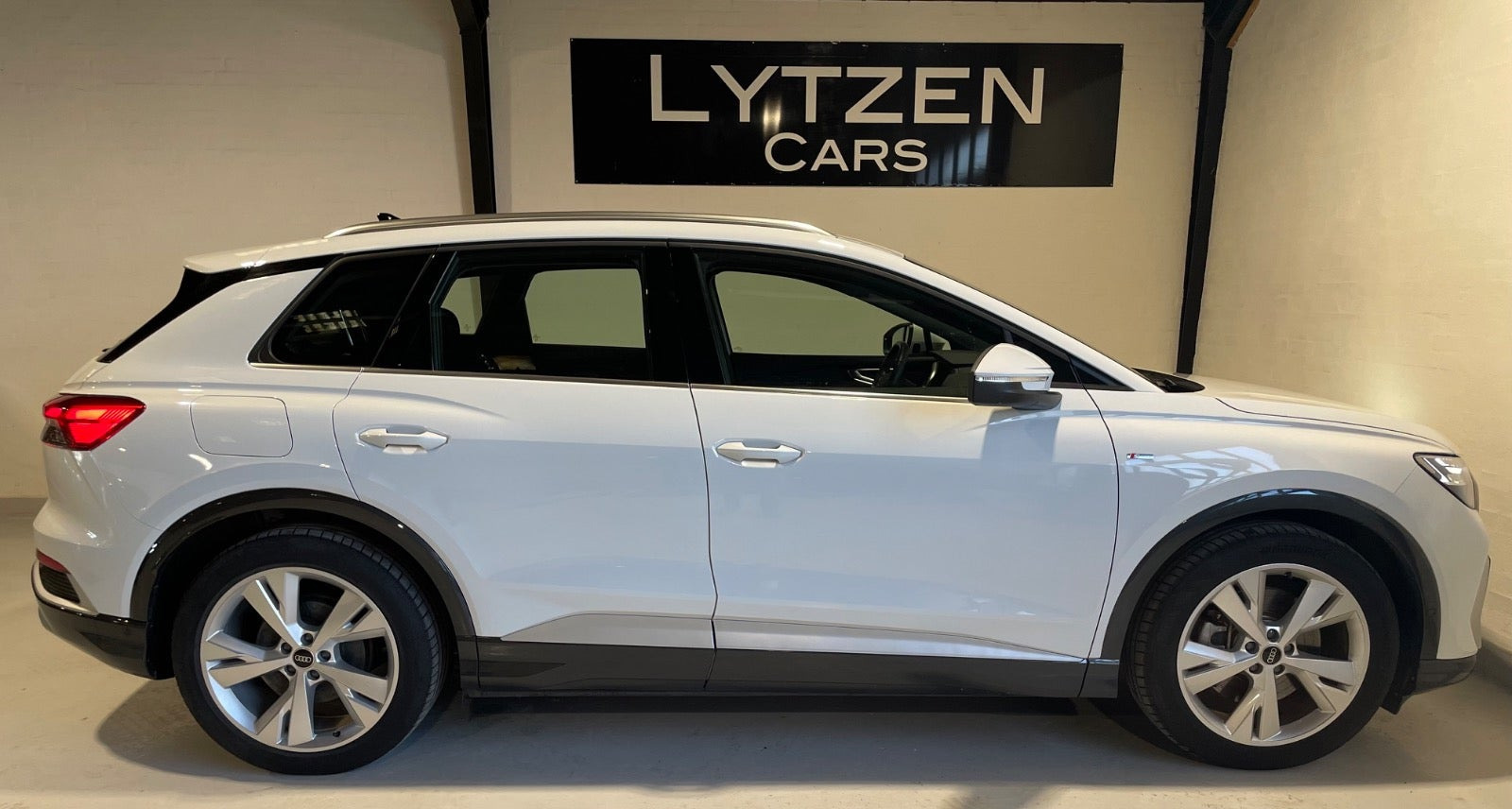 Hvid Audi Q4 e-tron fra 2026