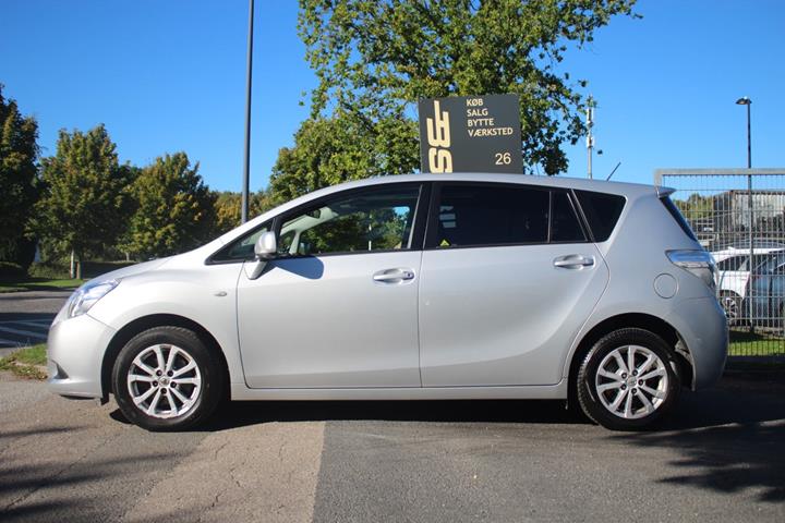 Sølv Toyota Verso fra 2012