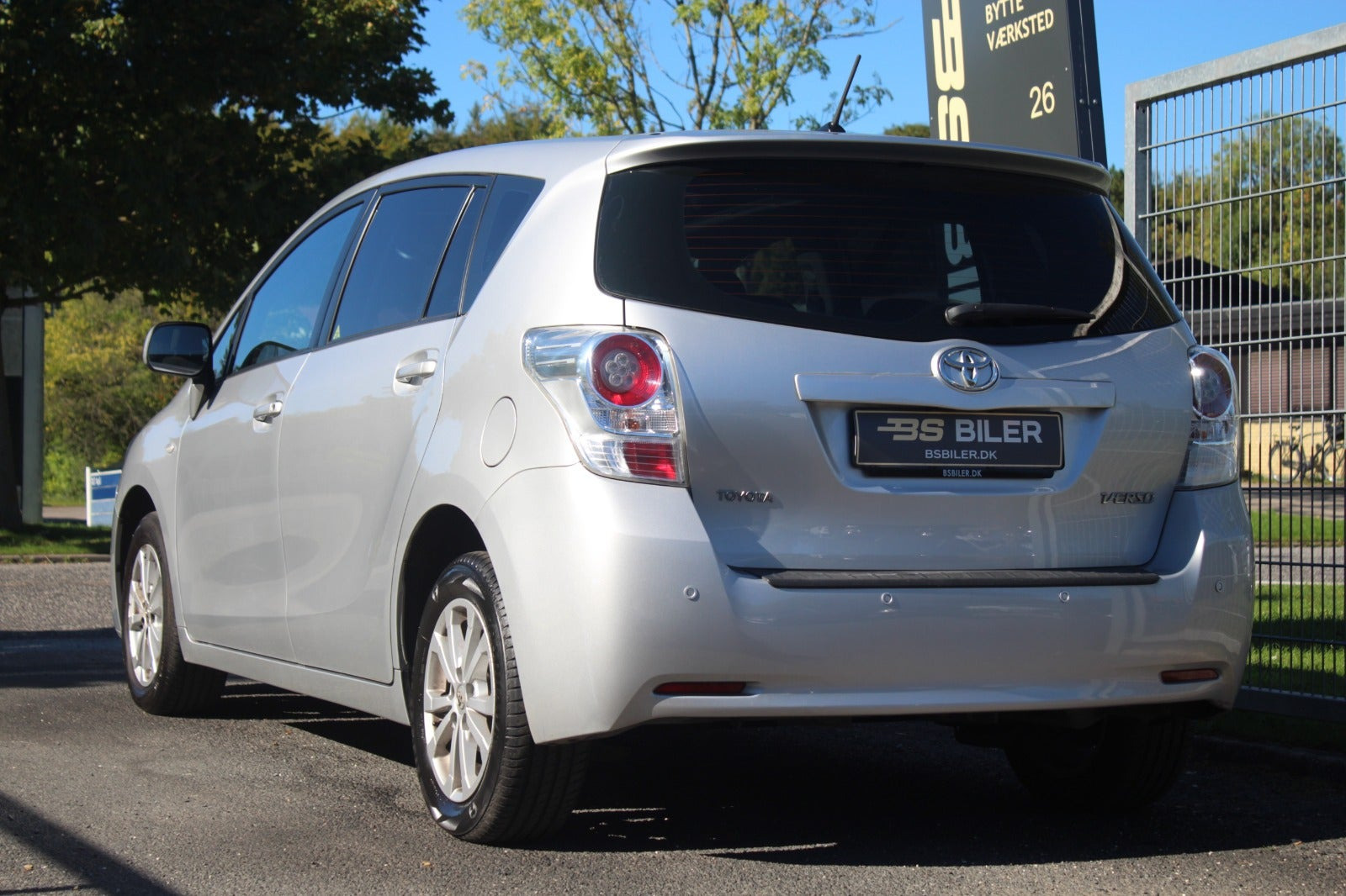 Sølv Toyota Verso fra 2012