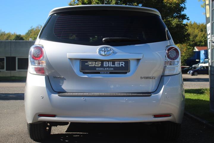 Sølv Toyota Verso fra 2012