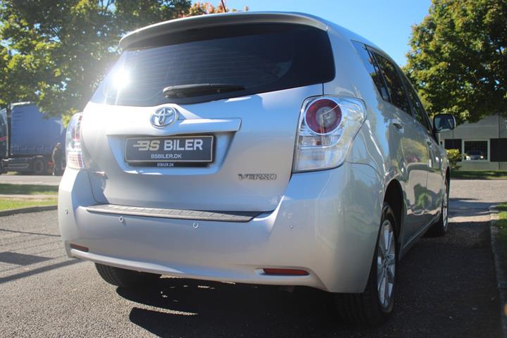Sølv Toyota Verso fra 2012