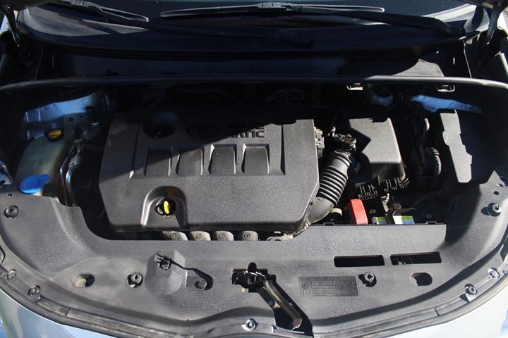 Sølv Toyota Verso fra 2012