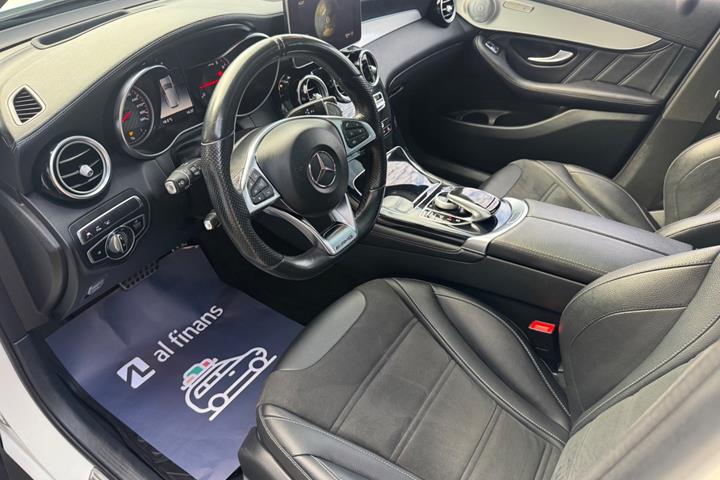 Hvid Mercedes GLC63 fra 2018 set indefra