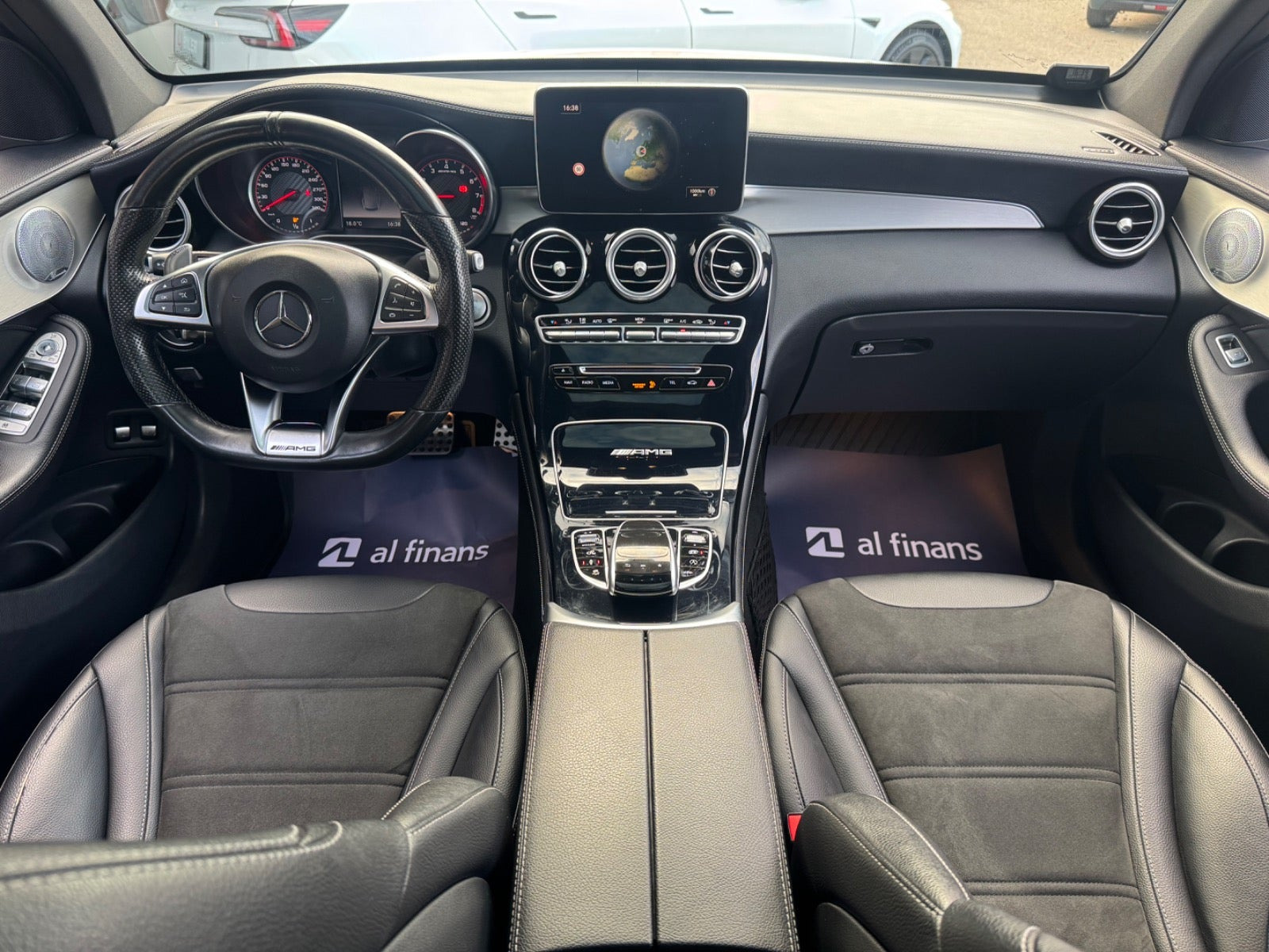 Hvid Mercedes GLC63 fra 2018