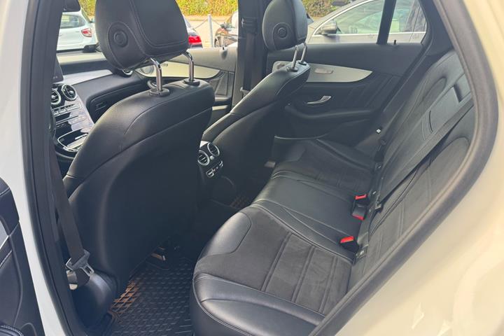 Hvid Mercedes GLC63 fra 2018