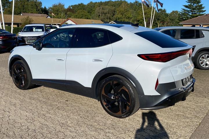 Hvid Cupra Tavascan fra 2026