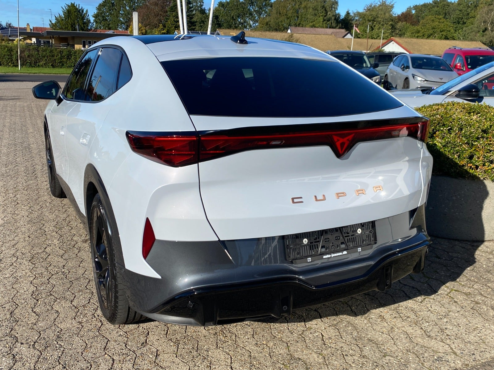 Hvid Cupra Tavascan fra 2026
