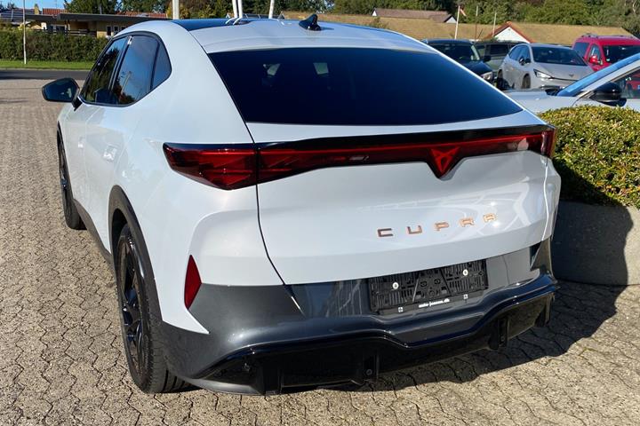 Hvid Cupra Tavascan fra 2026
