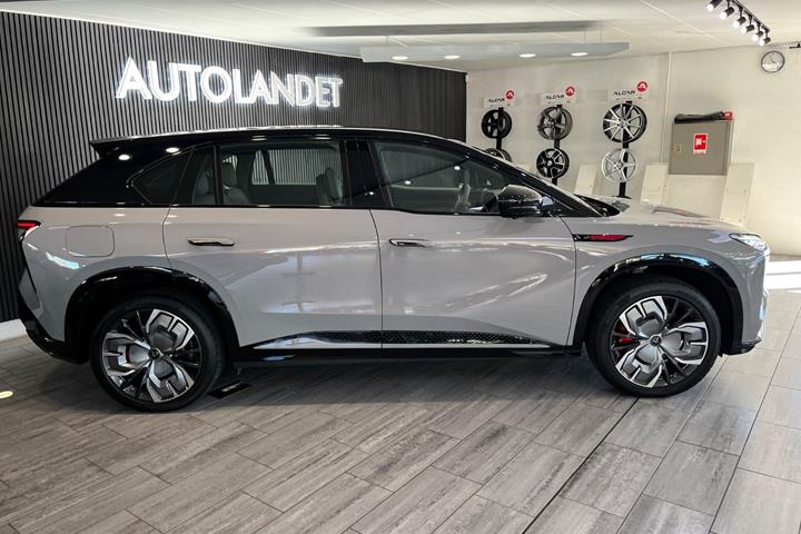 Grå Hongqi EHS7 fra 2026