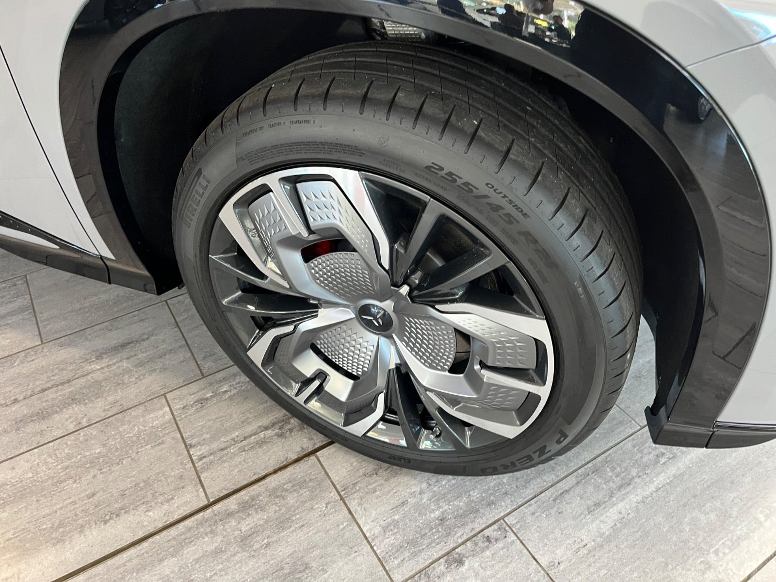 Grå Hongqi EHS7 fra 2026