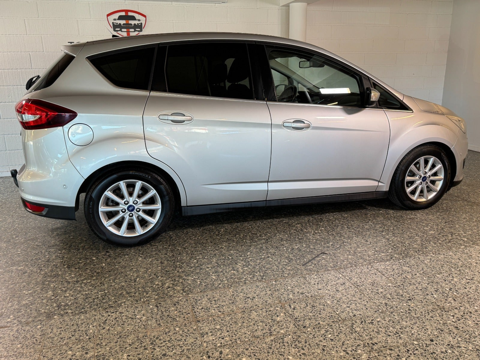 Sølv Ford C-MAX fra 2017