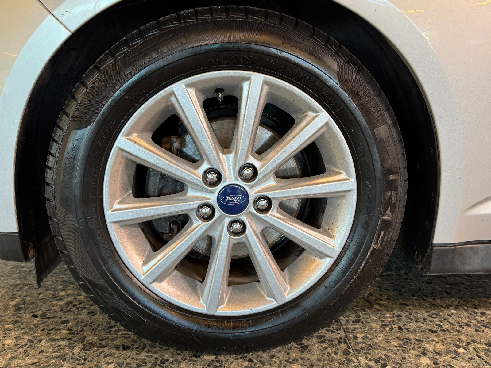 Sølv Ford C-MAX fra 2017