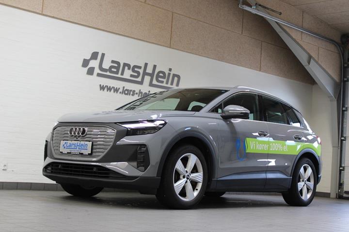 Grå Audi Q4 e-tron fra 2023