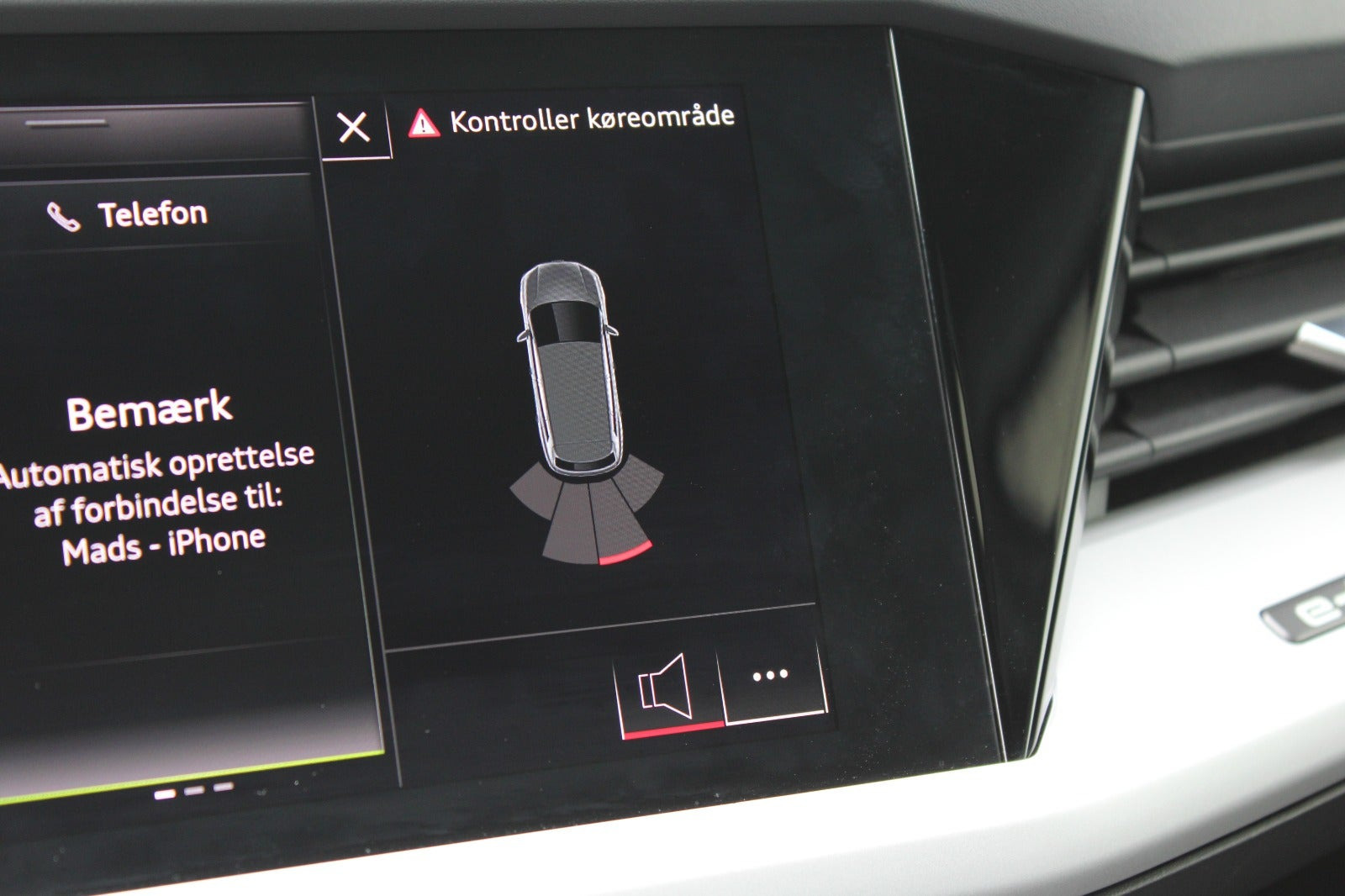 Grå Audi Q4 e-tron fra 2023
