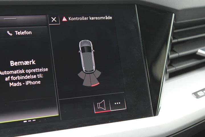 Grå Audi Q4 e-tron fra 2023