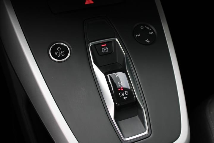 Grå Audi Q4 e-tron fra 2023
