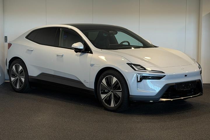 Grå Polestar 4 fra 2026