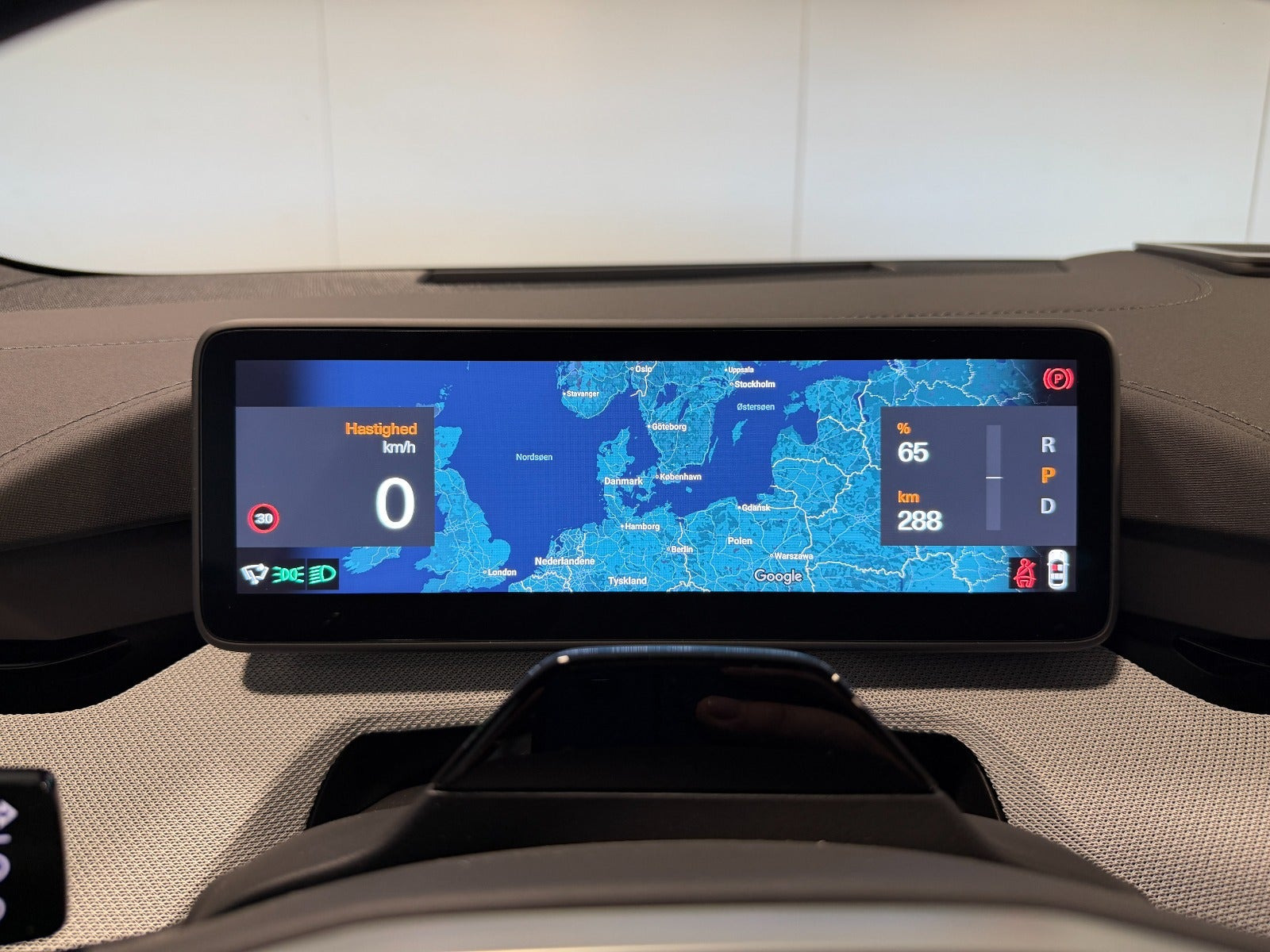 Sort Polestar 4 fra 2026