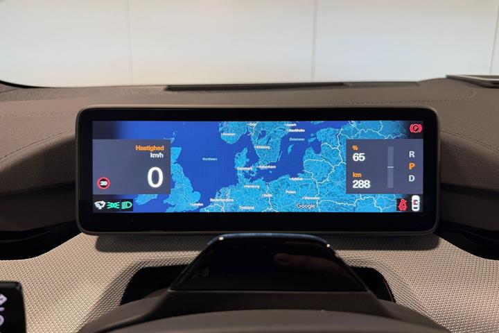 Sort Polestar 4 fra 2026