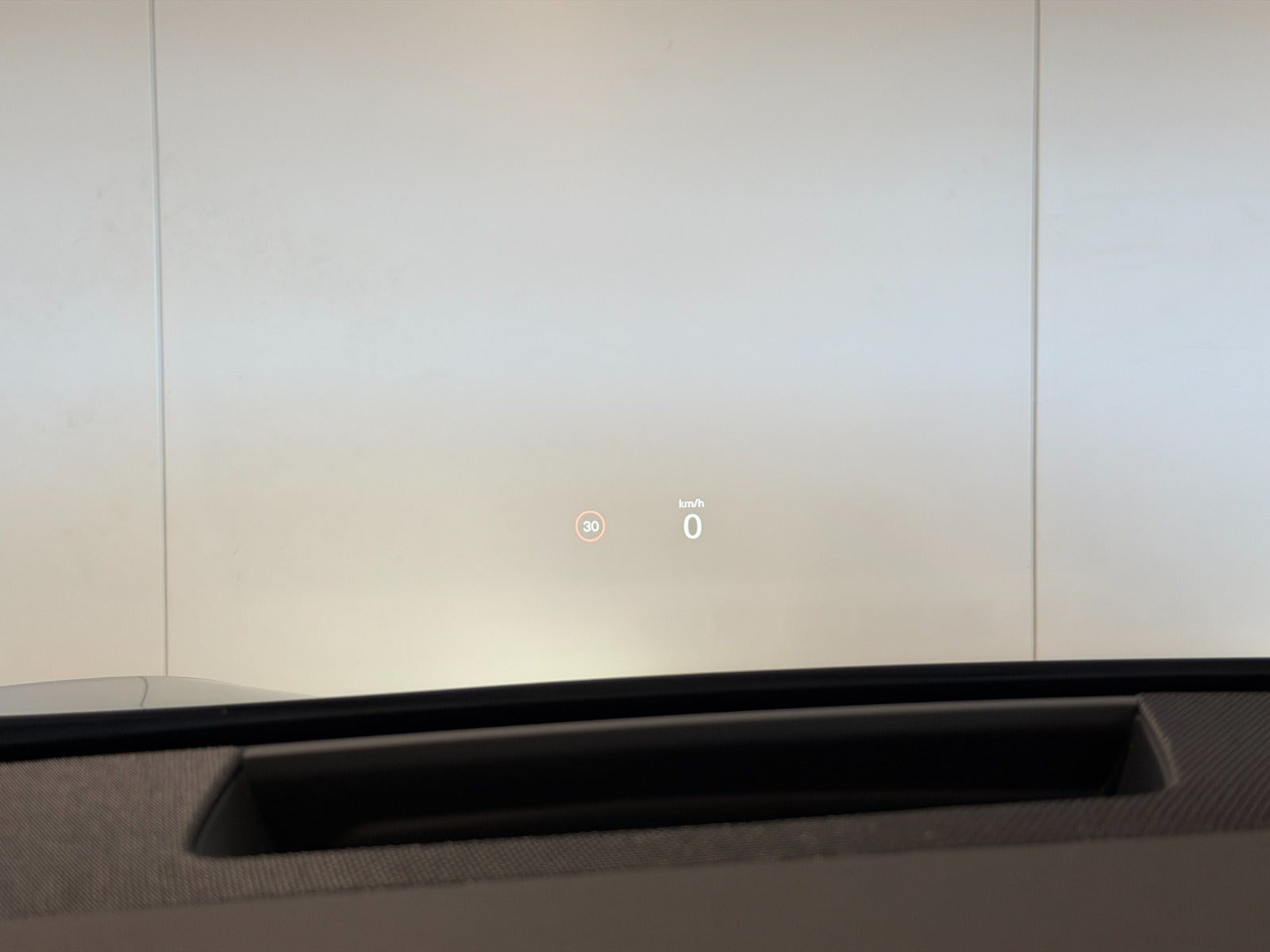 Sort Polestar 4 fra 2026