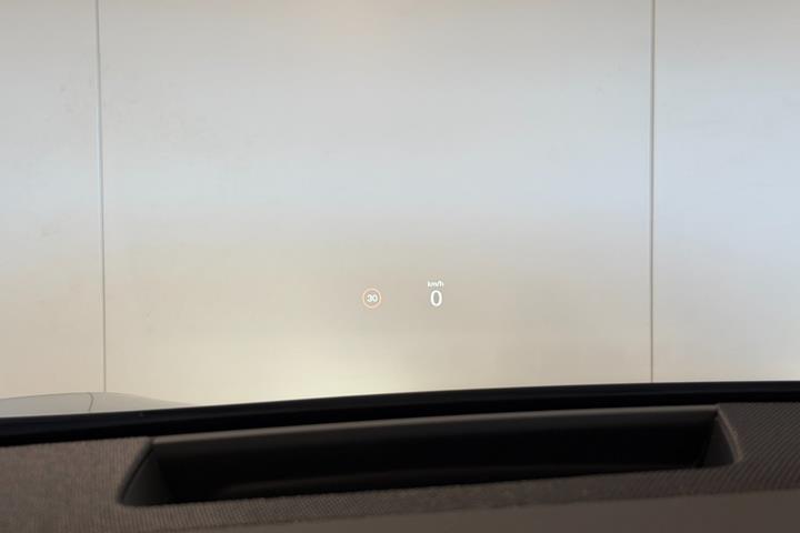 Sort Polestar 4 fra 2026