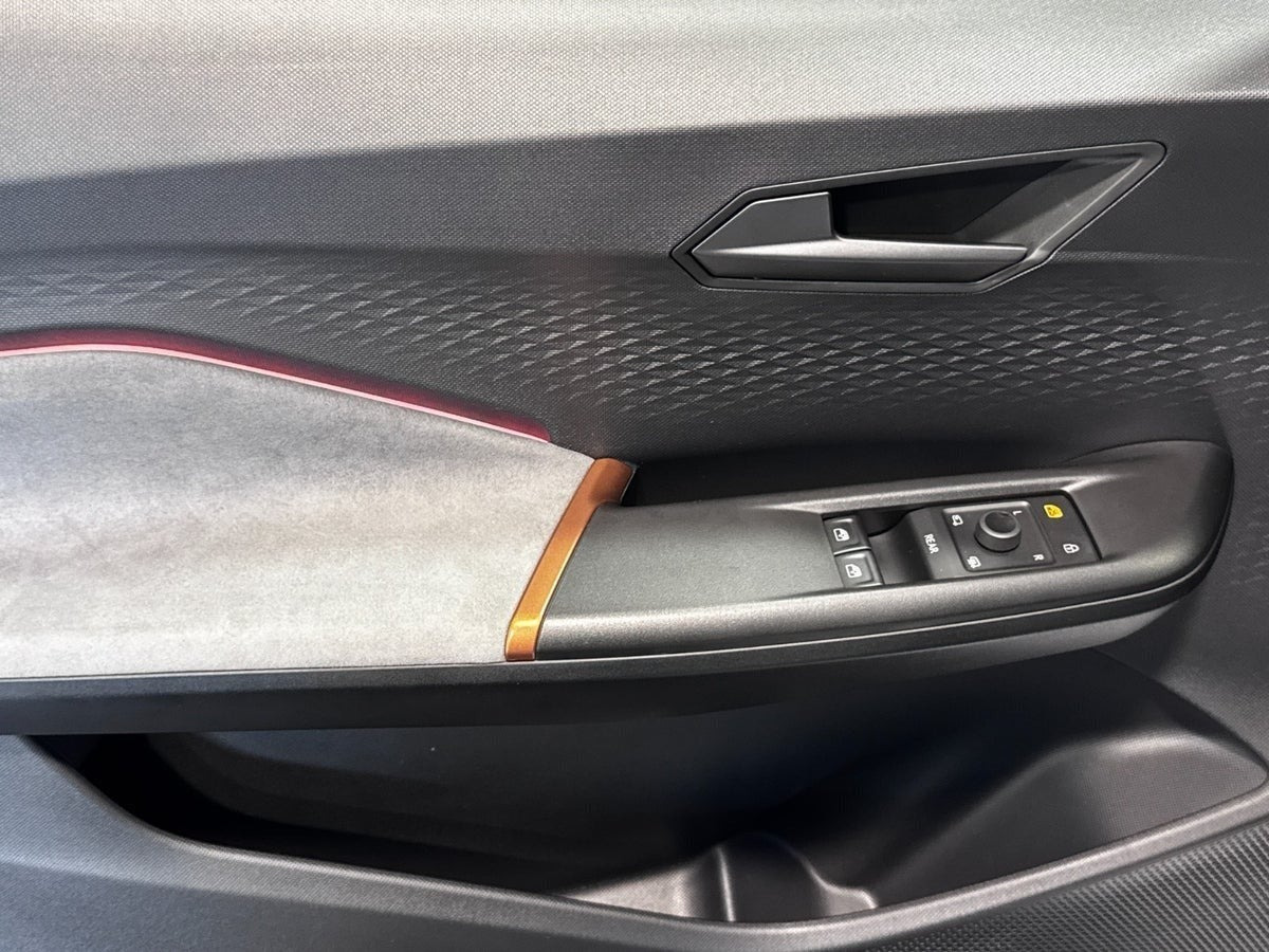 Grå Cupra Born fra 2024