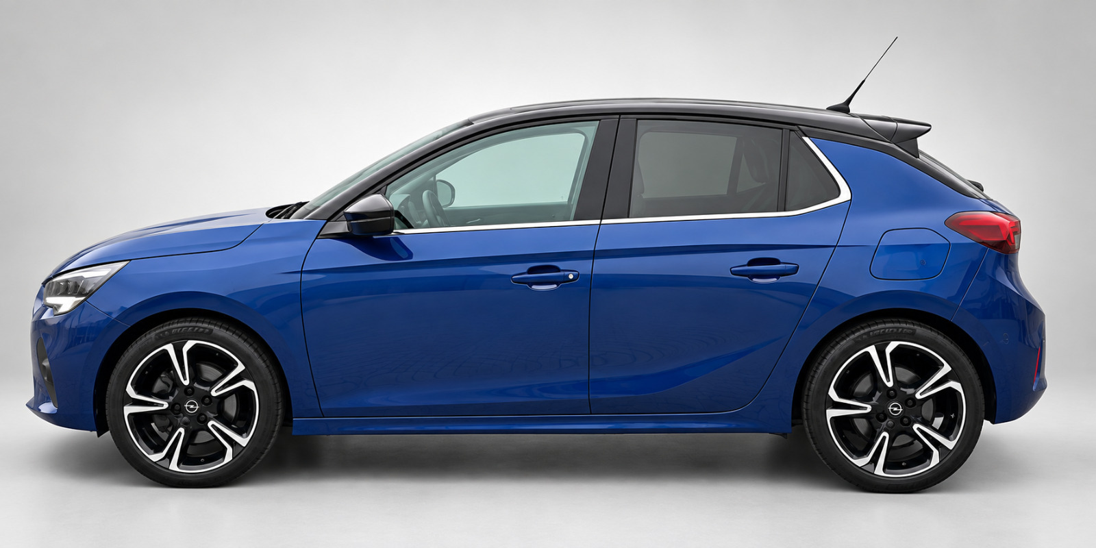 Blå Opel Corsa fra 2020