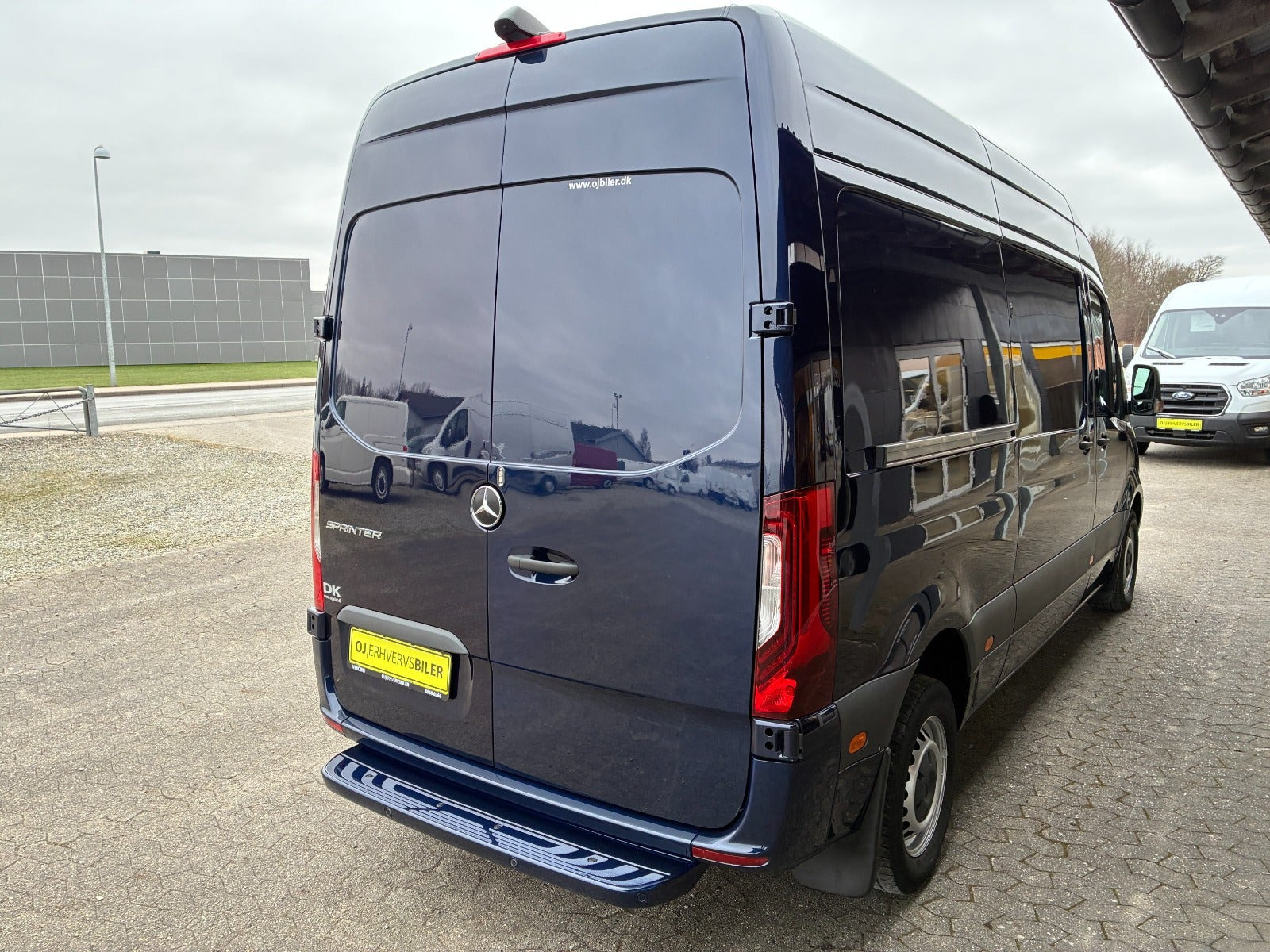 Blå Mercedes Sprinter 215 fra 2022