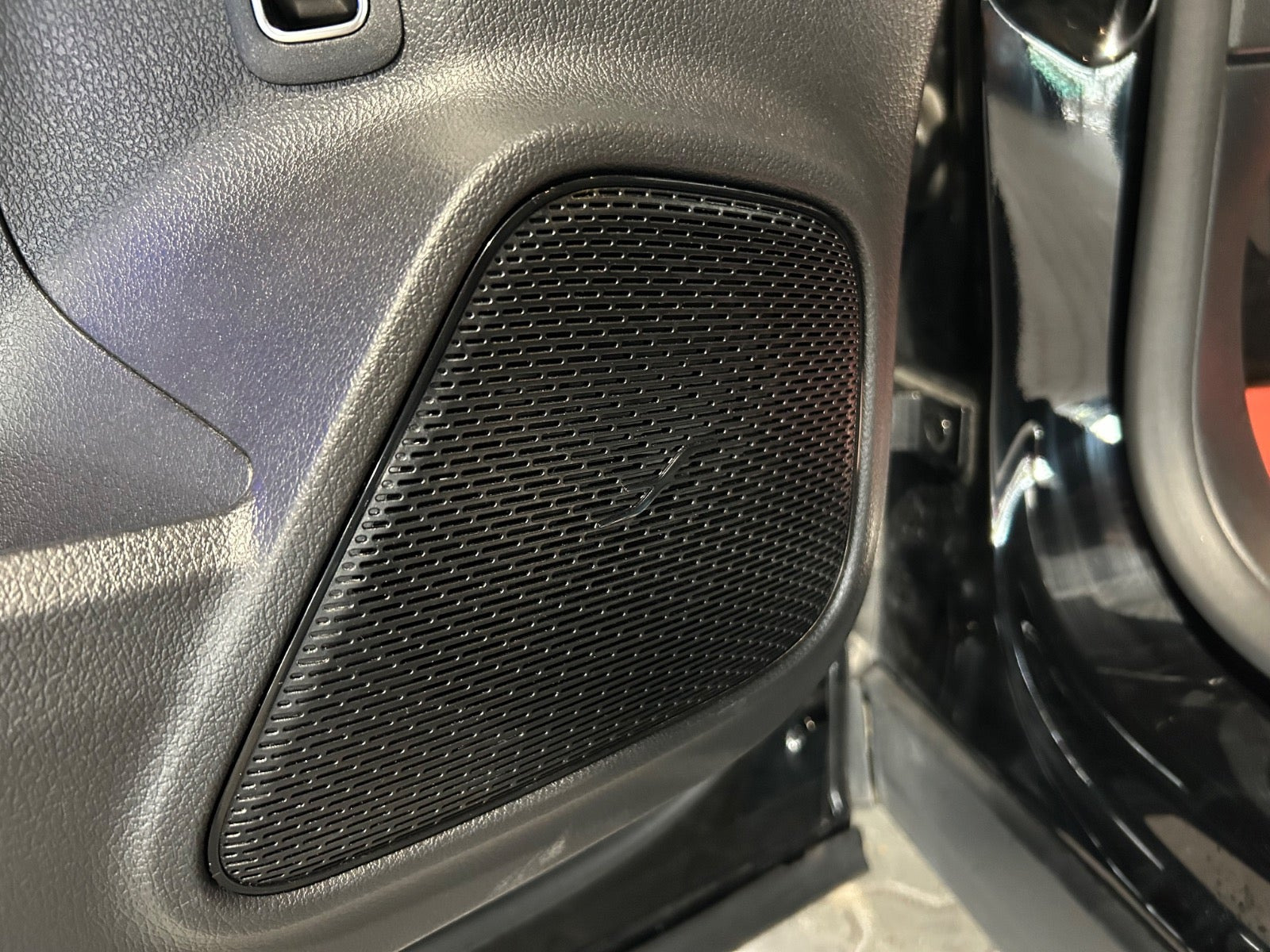 Sort Mercedes EQA250+ fra 2023