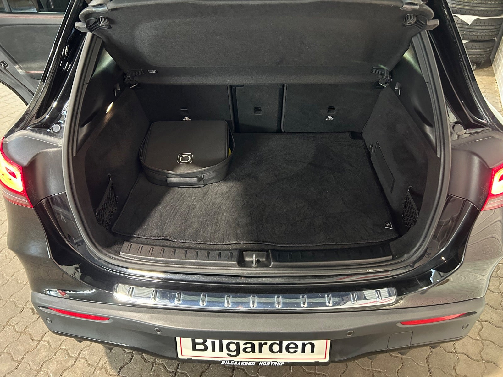 Sort Mercedes EQA250+ fra 2023