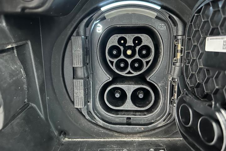 Sort Mercedes EQA250+ fra 2023