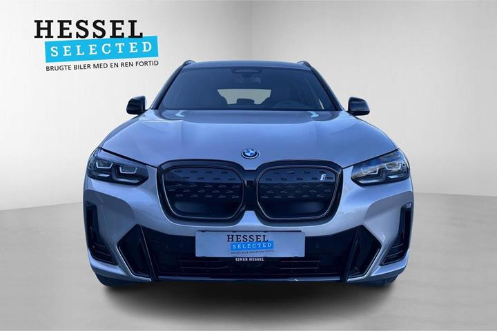 Orange BMW iX3 fra 2022