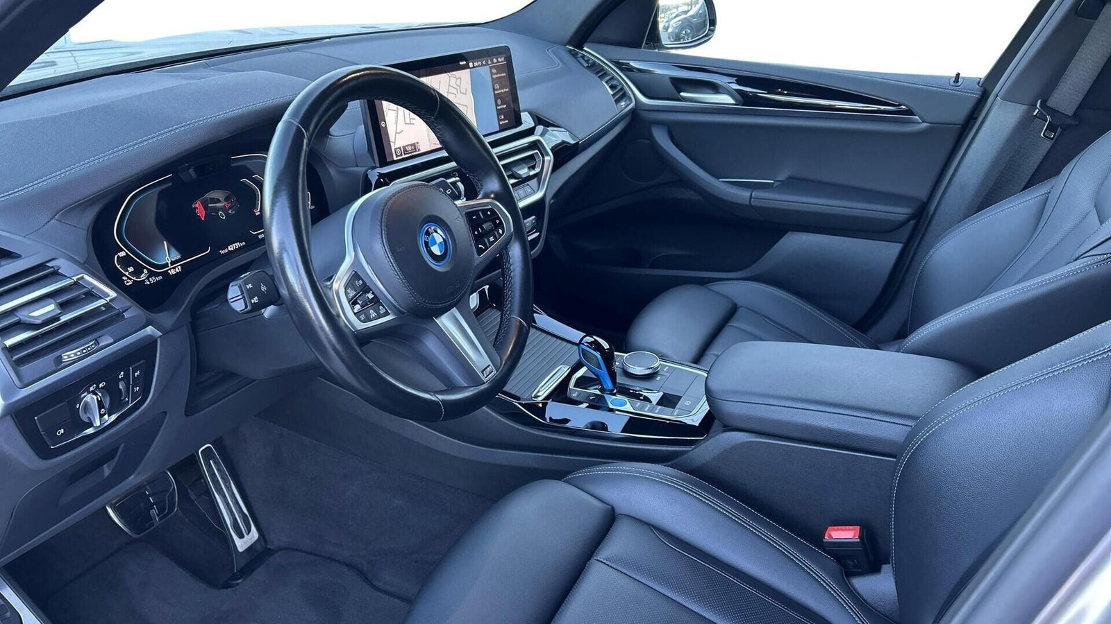 Orange BMW iX3 fra 2022