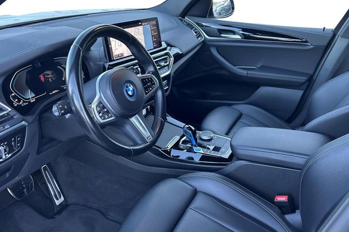 Orange BMW iX3 fra 2022