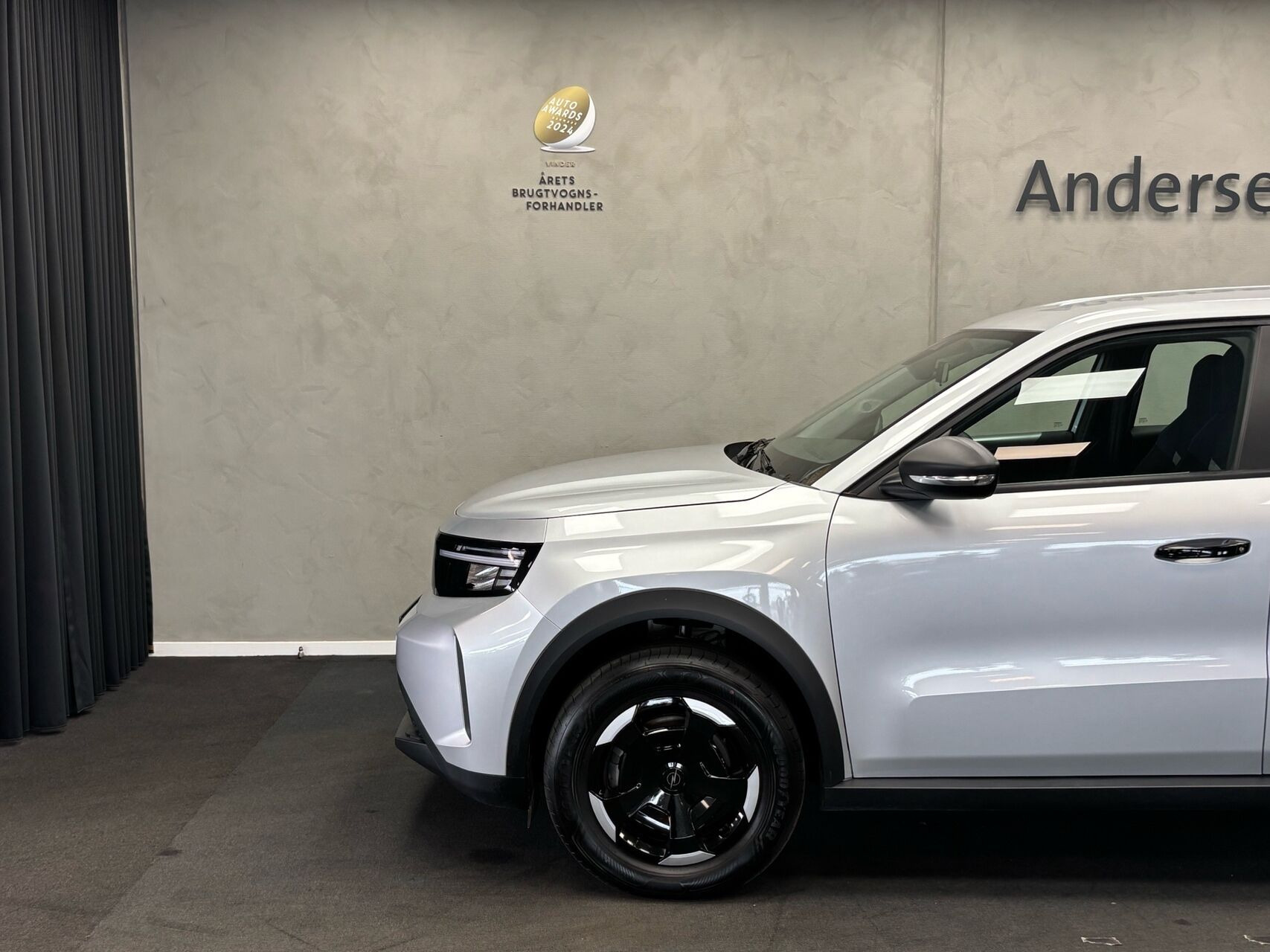 Grå Opel Frontera fra 2025