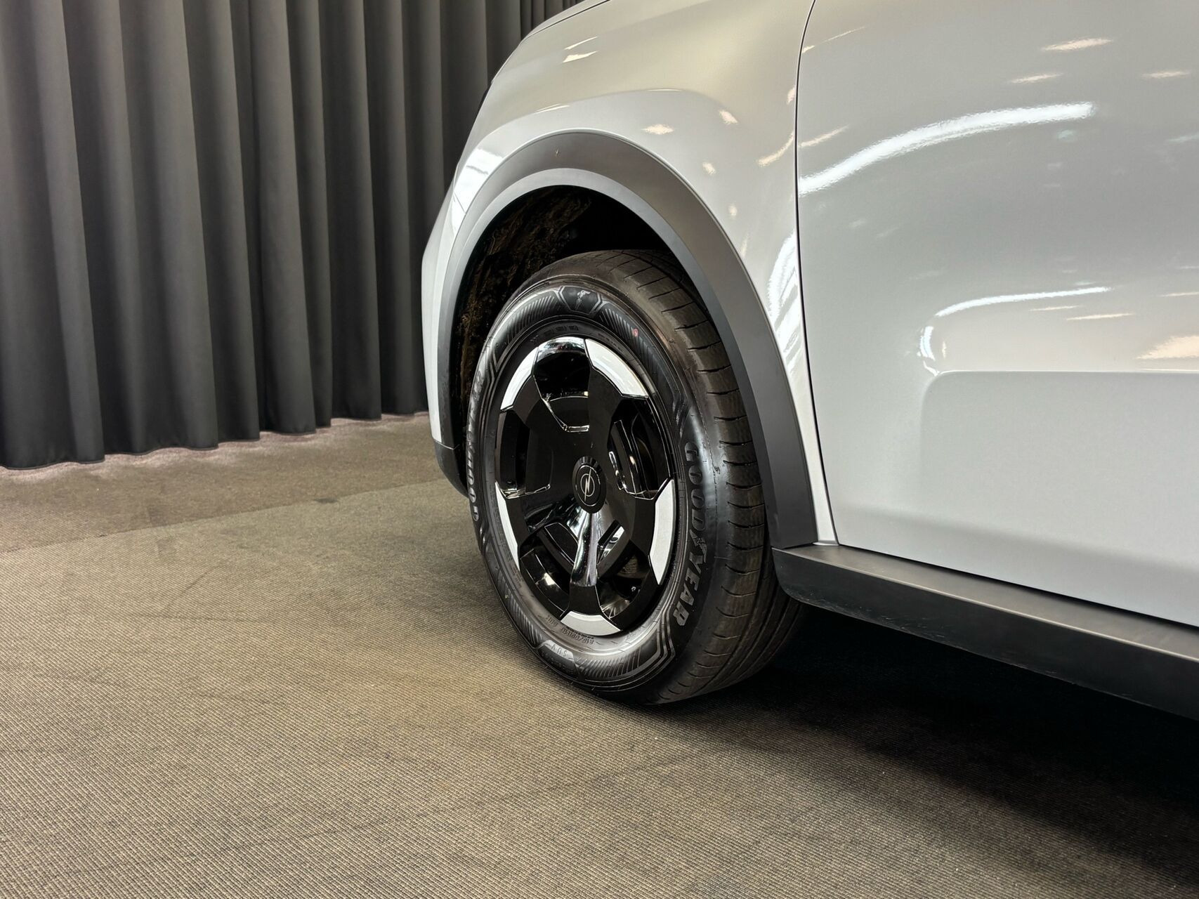 Grå Opel Frontera fra 2025