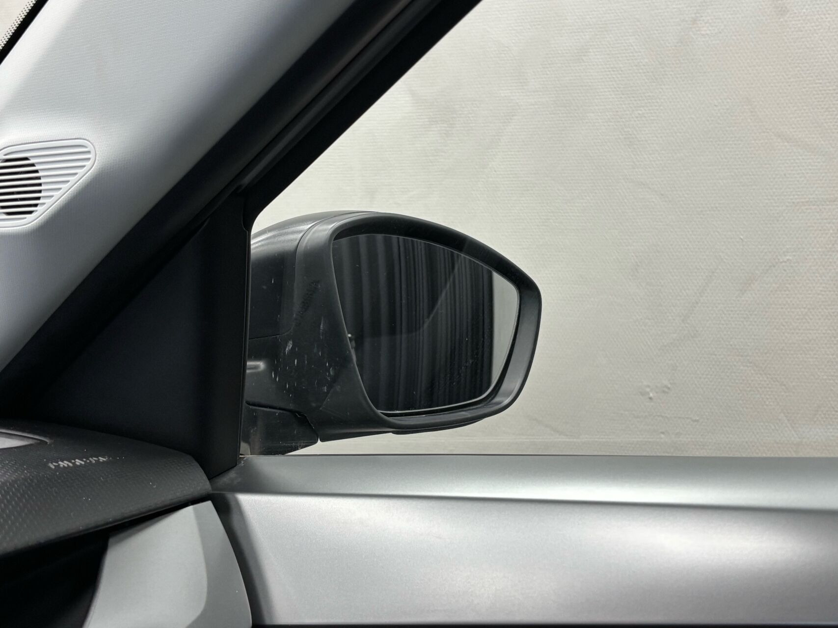 Grå Opel Frontera fra 2025